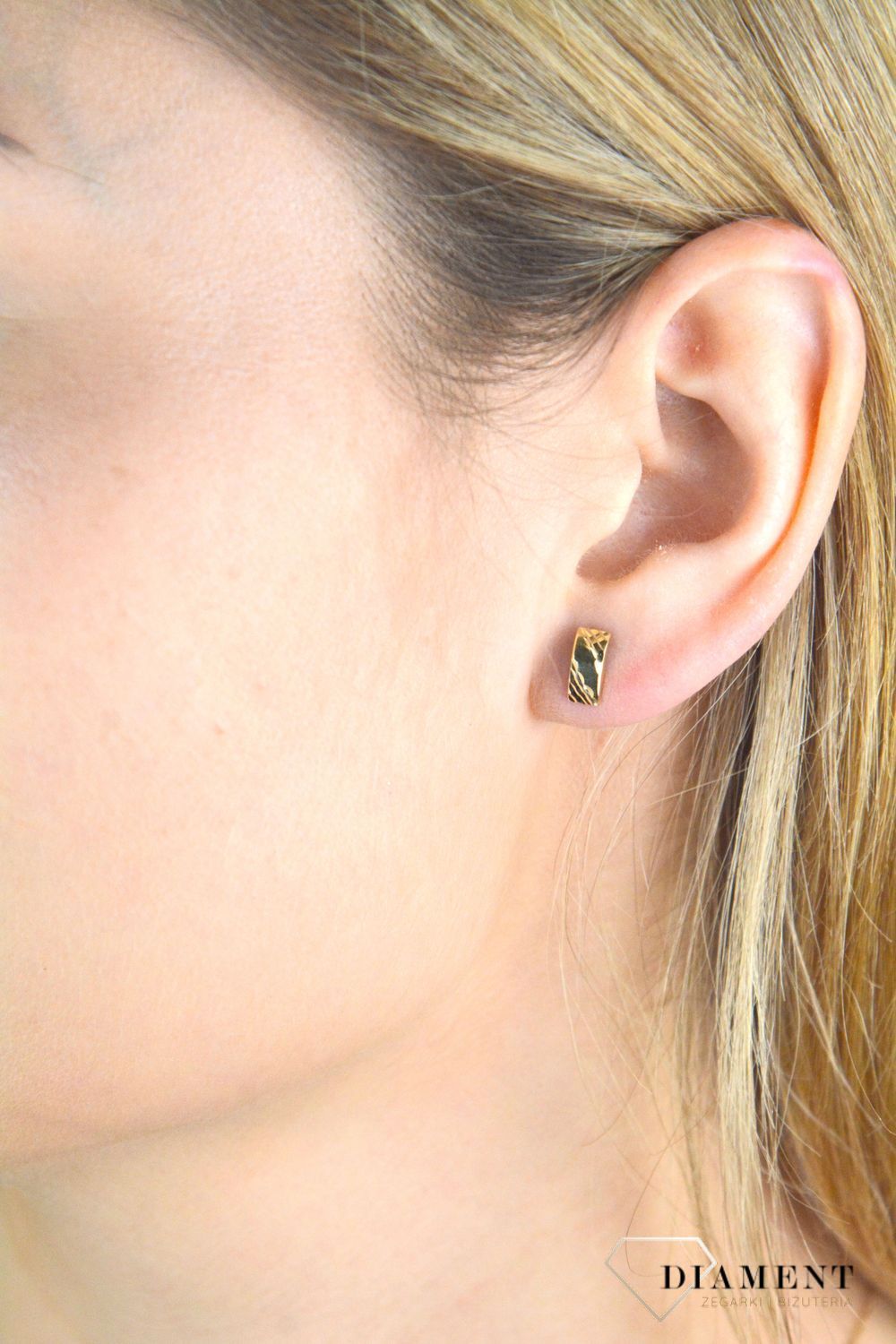 Złote kolczyki damskie 375 delikatne prostokąty wkrętki klasyczne KL 3564A 375.jpg